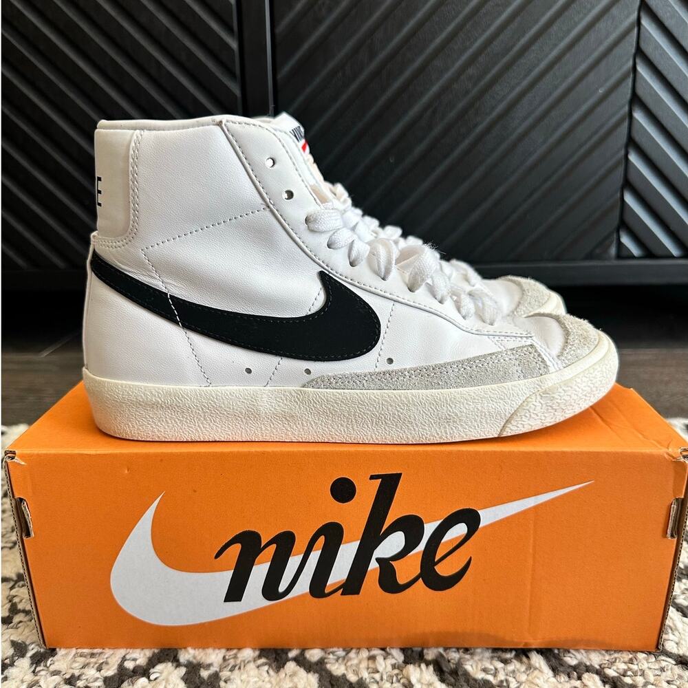 NIKE Blazer Mid 77 Womens Size 6.5